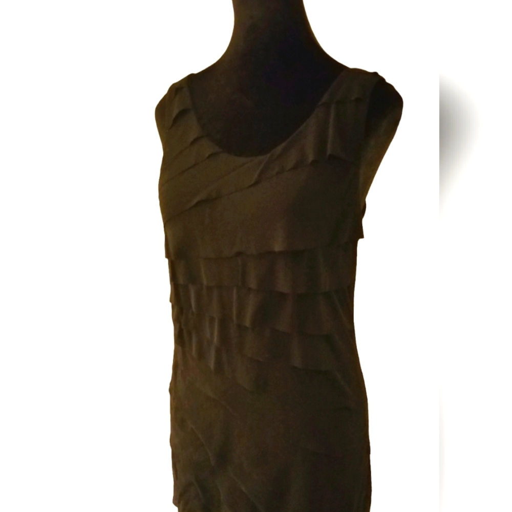 Coldwater Creek black ripple front scoop neck shell-tank.